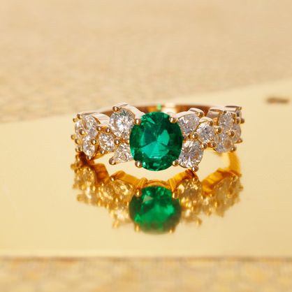 Photographie d’objet : bague émeraude